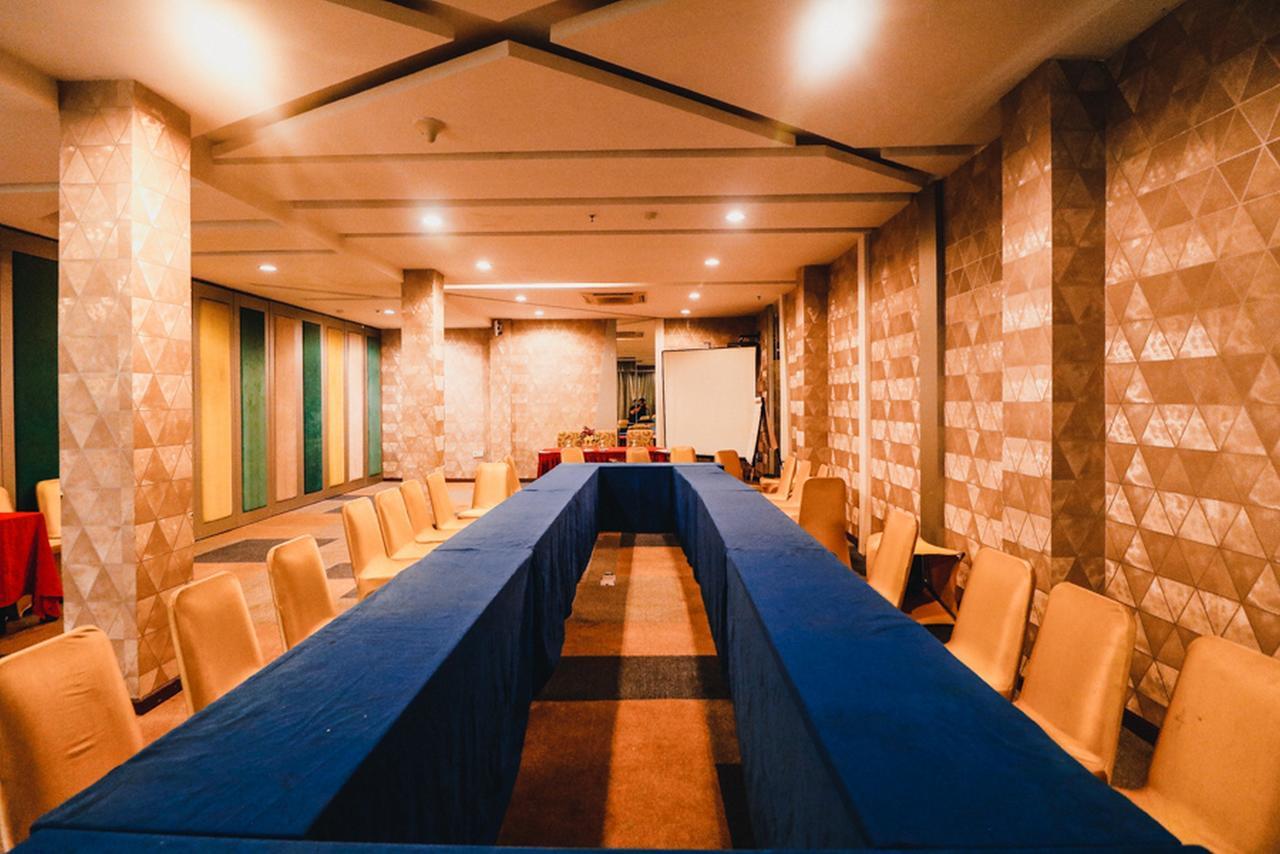 Hotel Reddoorz Premium @Jalan Jendral Sudirman Palembang Exterior foto
