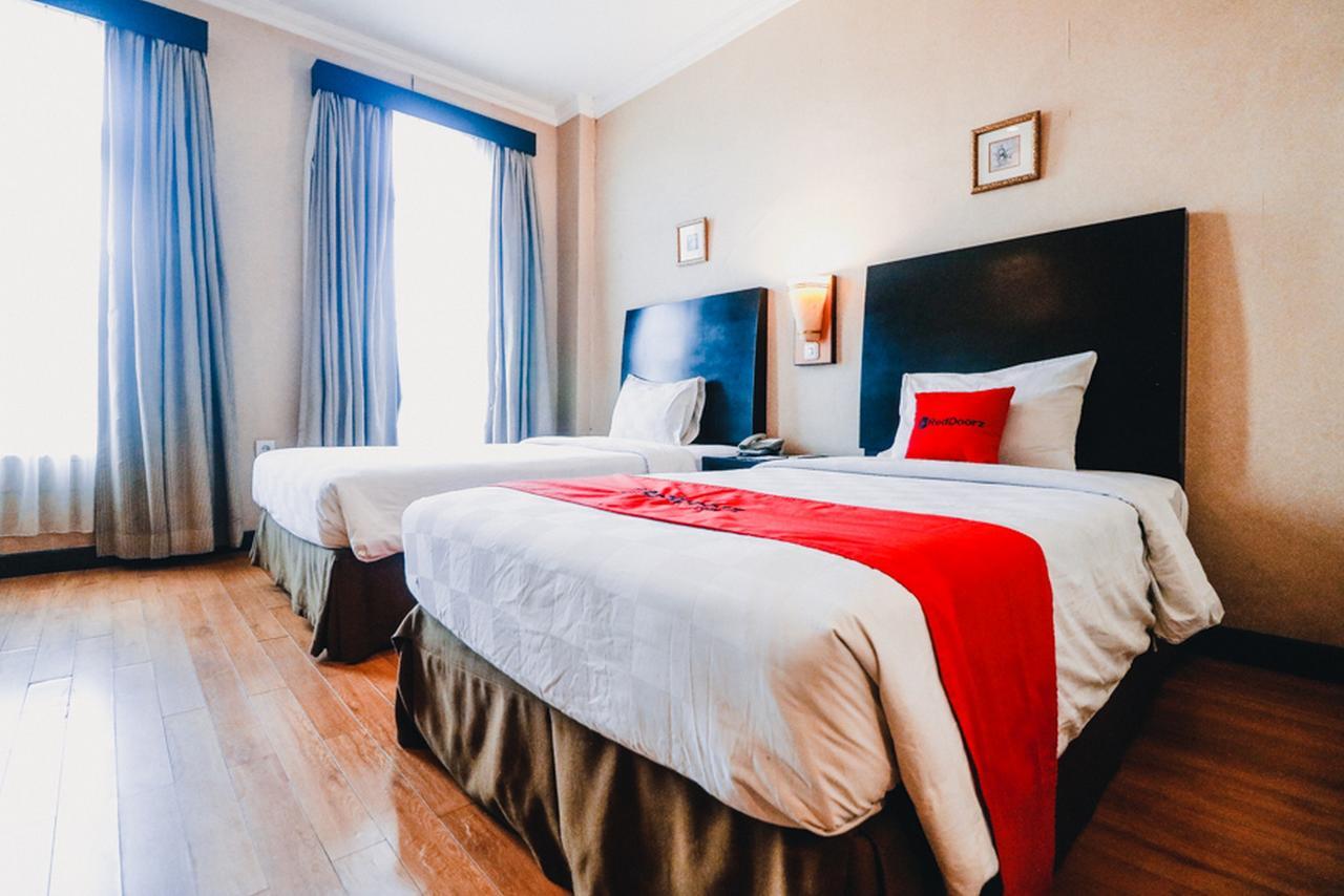 Hotel Reddoorz Premium @Jalan Jendral Sudirman Palembang Exterior foto